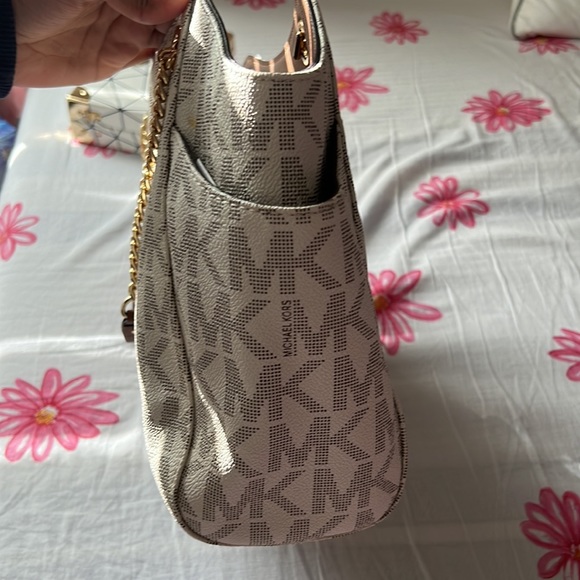New MK Tote Bag / Micheal Kors Tote Bag . White/Cream, brown with gold handles - Picture 7 of 9